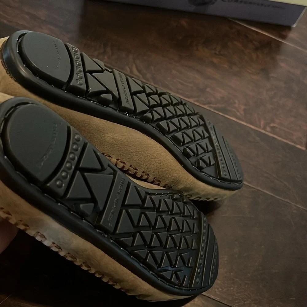 Hush Puppies Olive leather loafer NIB 7